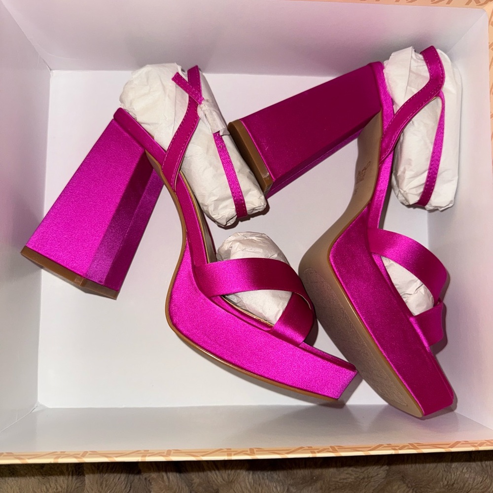 Jewel Badgley Mischka Pink Platform Heels